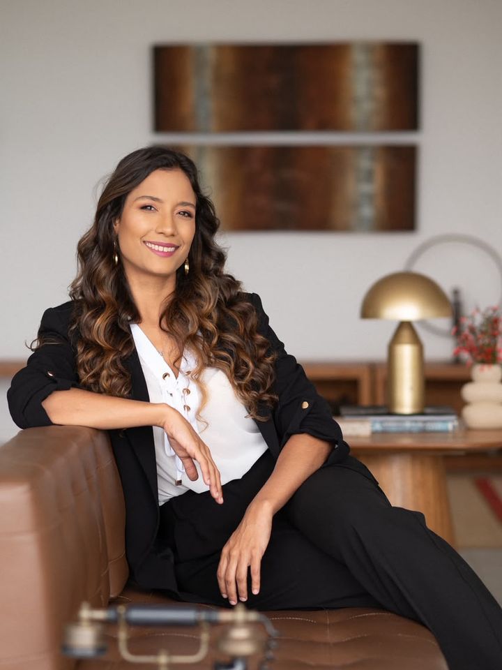 Retrato da Dra. Bárbara Costa Lemos, ginecologista em Palmas - TO.